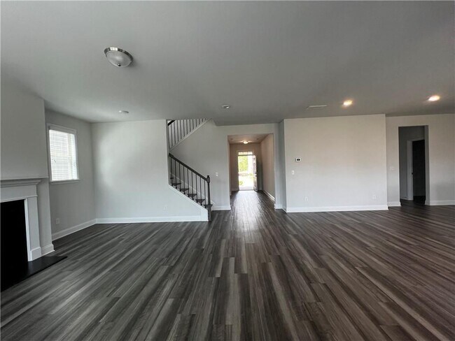 Foto del edificio - 3339 Fall Branch Ln