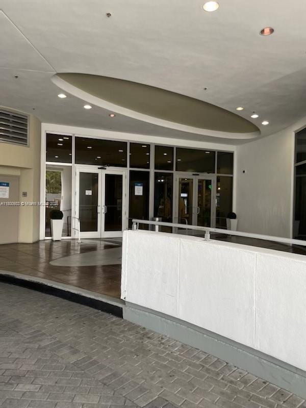 Building Photo - 1750 N Bayshore Dr