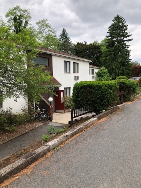 Building Photo - 709 W Cherry Ln
