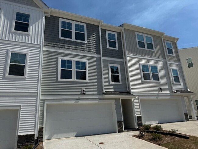 Building Photo - BRAND NEW and Internet Included!