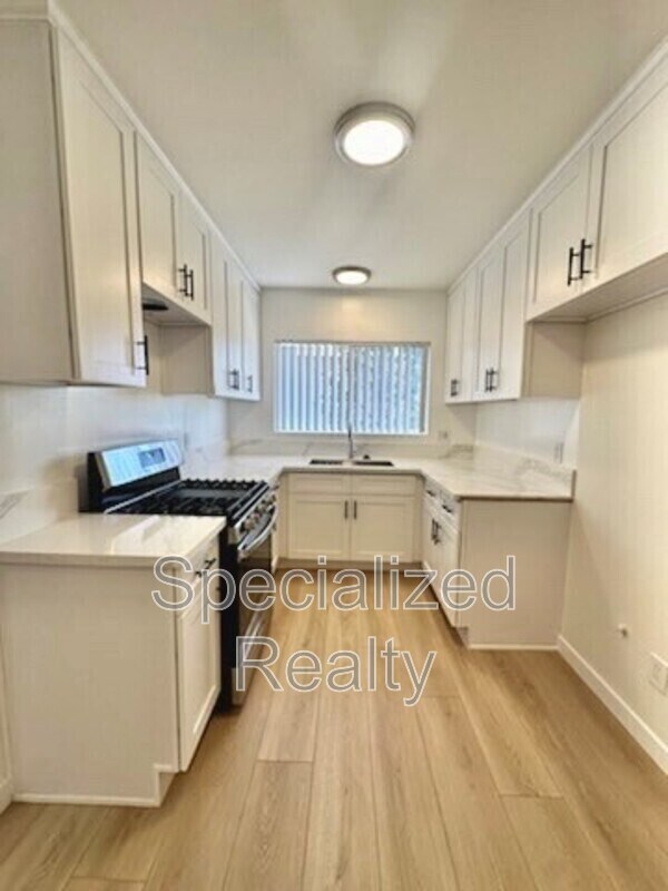 Foto del edificio - 504 Hill Dr