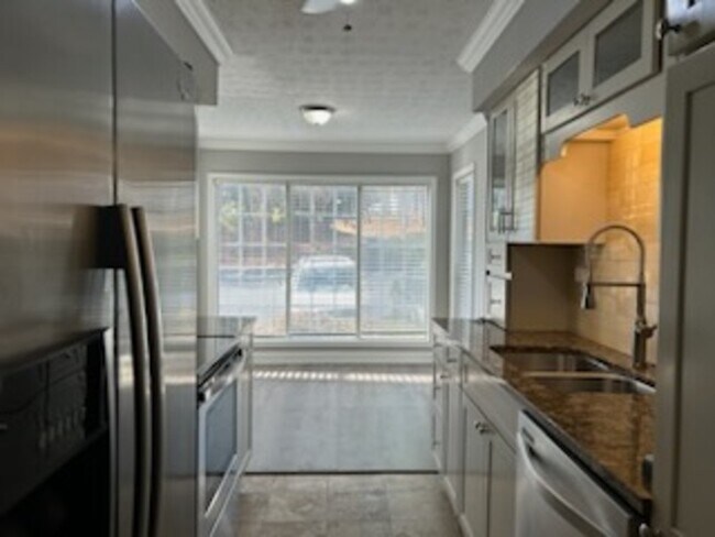 Building Photo - 516 Glenleaf Dr