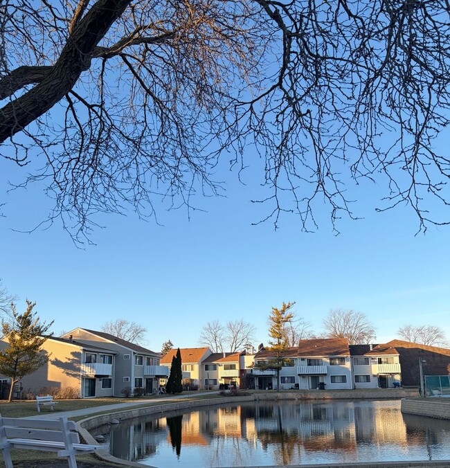 Building Photo - 1000 Bayside Dr