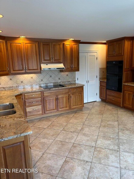 Foto del edificio - 218 Baltusrol Rd