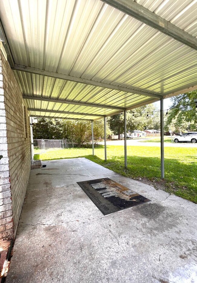 Foto del edificio - Beautifully Renovated 3BR Home in Summerville