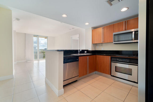 Building Photo - 610 Clematis St