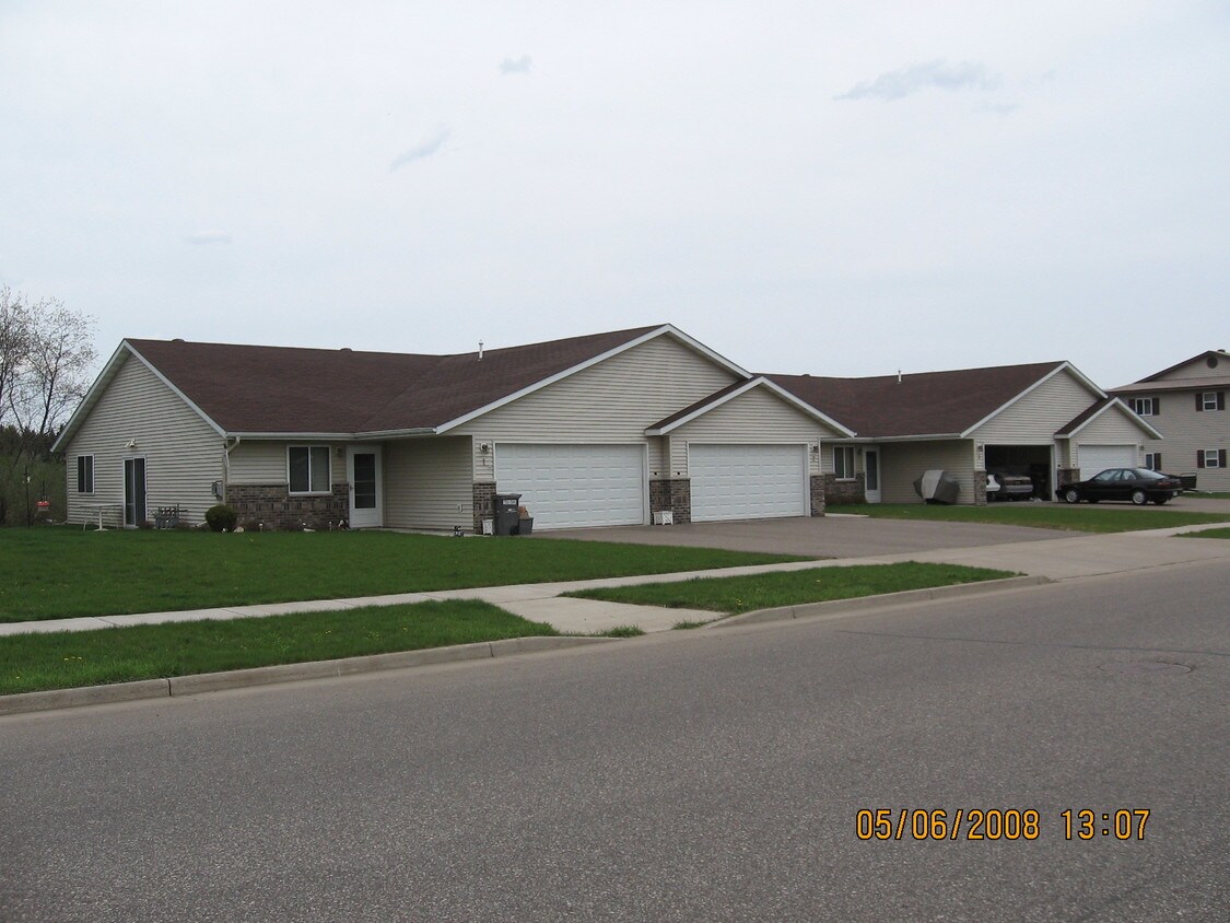 828 Prairie Ln, Eau Claire, WI 54703 Townhome Rentals in Eau Claire