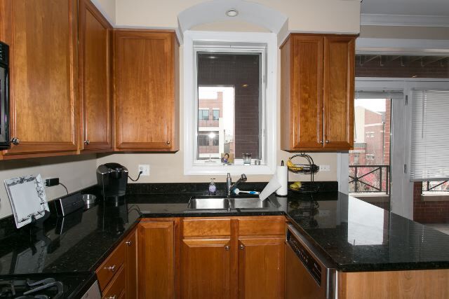 Foto del edificio - 3711 N Southport Ave