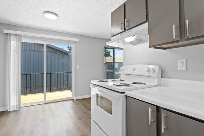 Building Photo - Affordable Comfort! Spacious 2-Bedroom Apa...