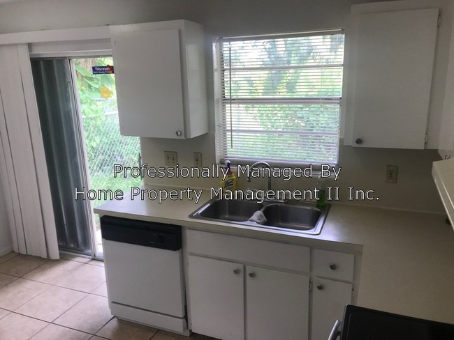 Foto del edificio - 4675 Poinsettia Ln