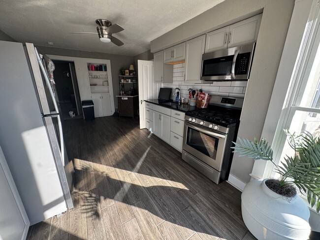 Foto del edificio - 123 E 7th St