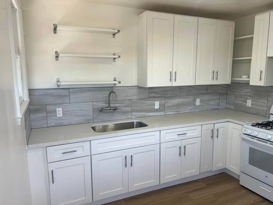 Foto principal - 8041 Ney Ave