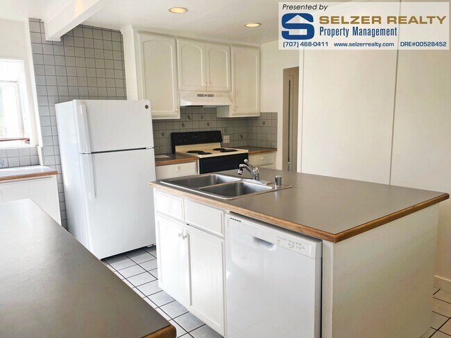 Foto del edificio - 482-486 W Mendocino Ave
