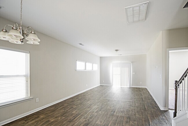 Foto del edificio - 329 Beacon Field Rd