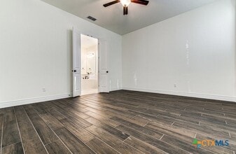 Building Photo - 593 Vale Ct