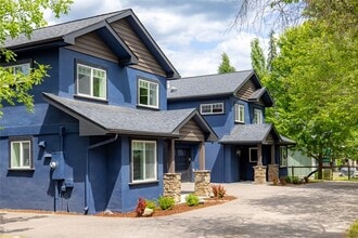 Building Photo - 441 Karrow Ave