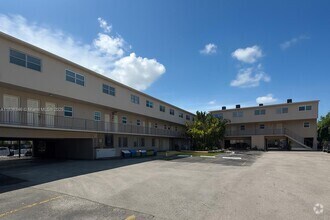 Building Photo - 1201 SW 42nd Ave