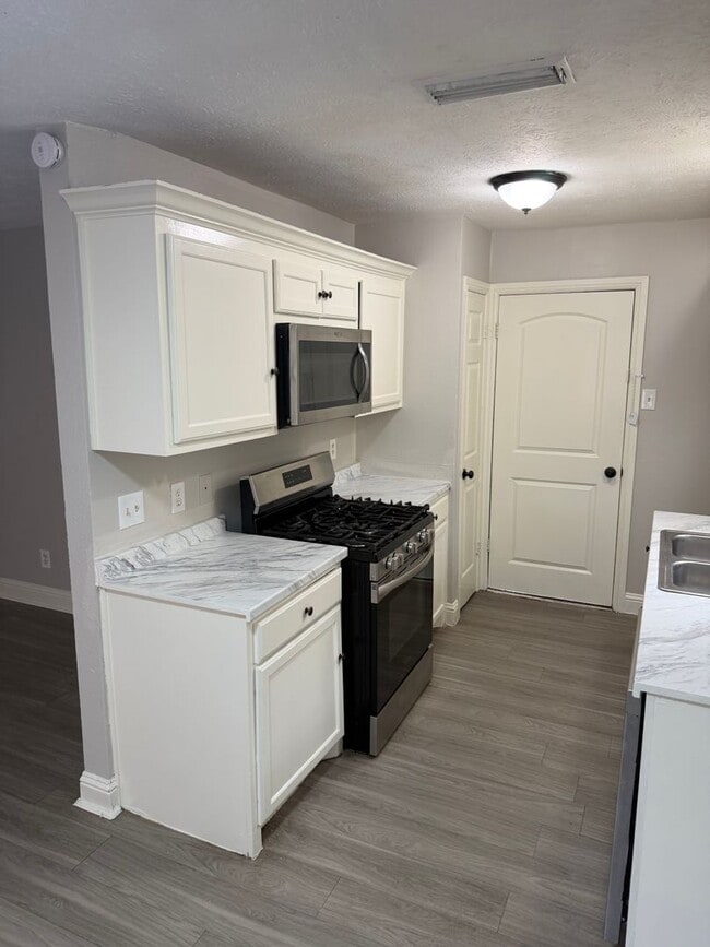 Building Photo - 425 Price Dr