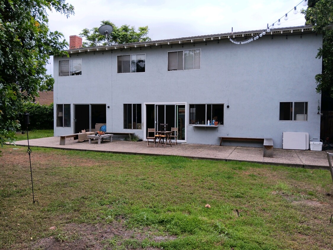 Foto del edificio - 3951 Claremont St