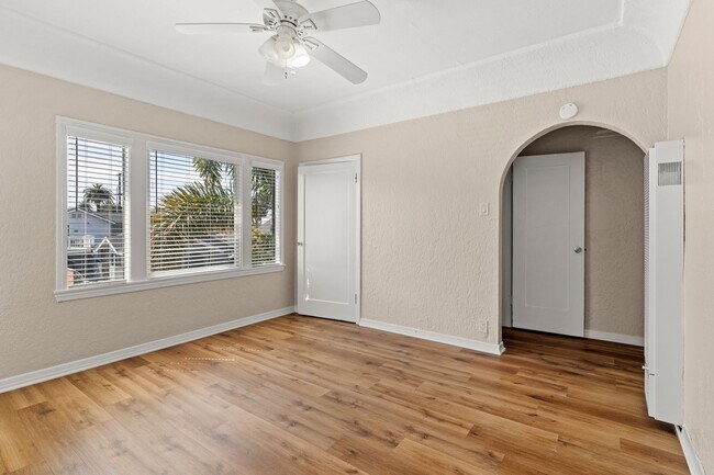Building Photo - 1324 Peterson Avenue