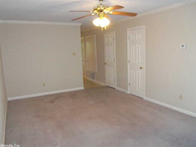 Building Photo - 371 Club Rd