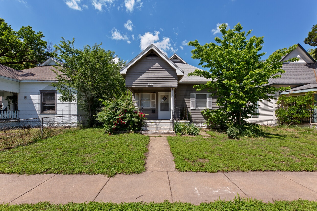 Primary Photo - 1028 W Munnell Ave