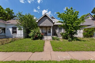 Building Photo - 1028 W Munnell Ave
