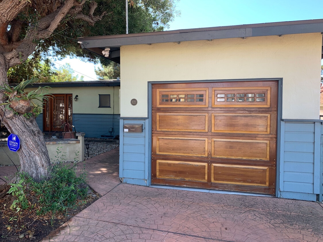 3 spaces for parking, including one in front of garage - 821 Vanderbilt Pl.