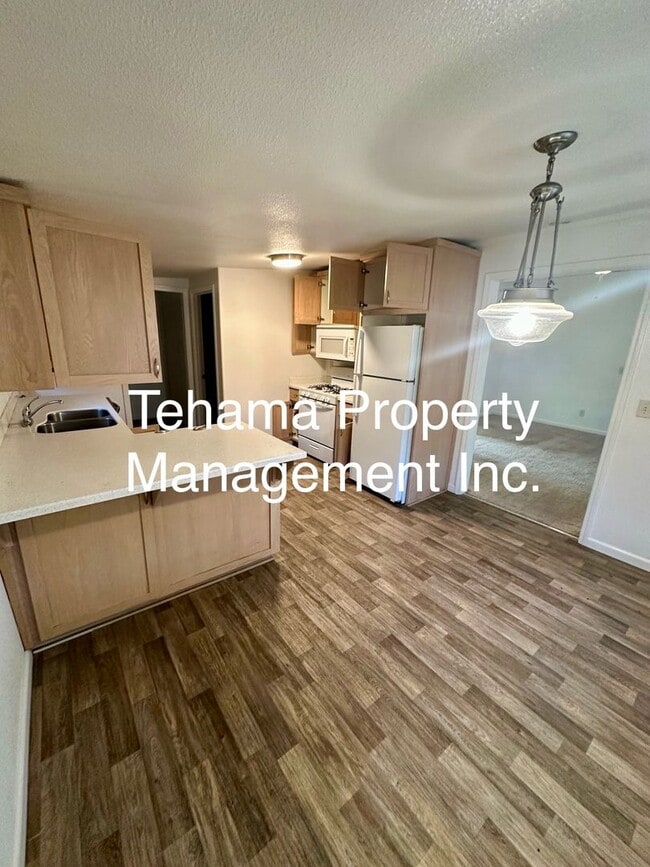 Building Photo - Charming little home in Red Bluff