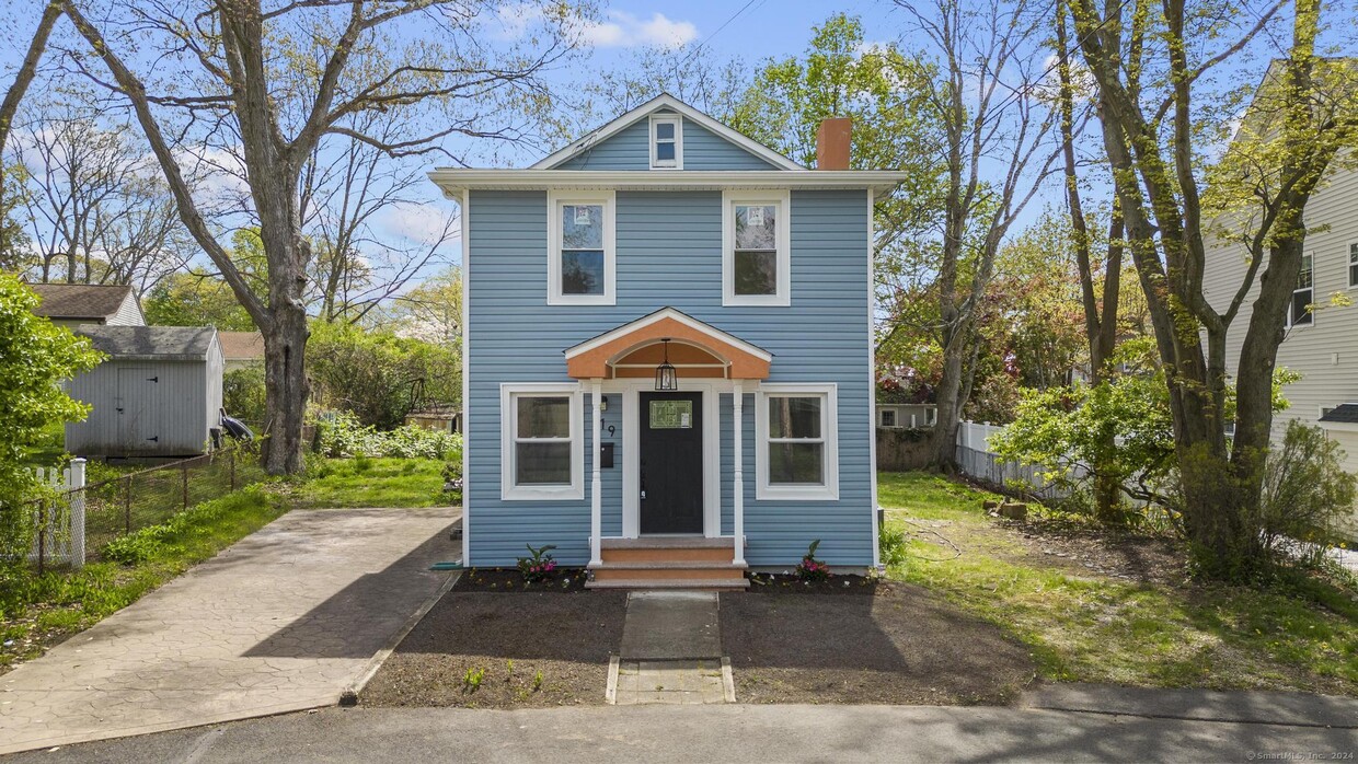 Primary Photo - 19 Oakdale St