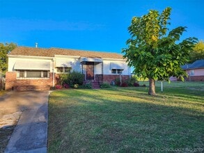 Building Photo - 2443 N Quaker Ave