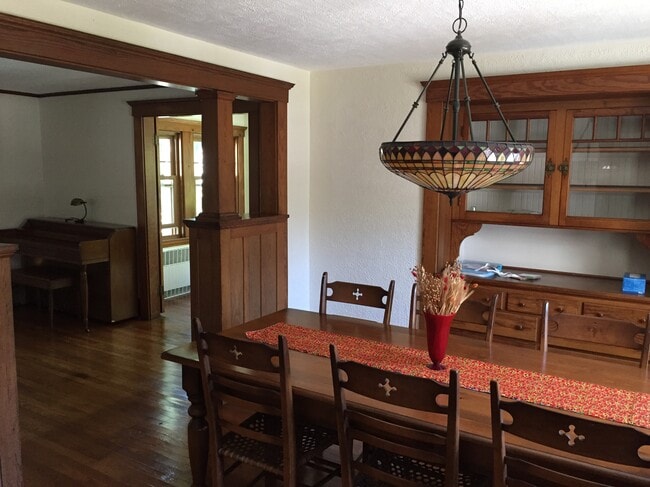Building Photo - 43 Pin Oak Way