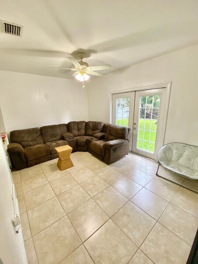Foto del edificio - 18951 SW 113th Pl