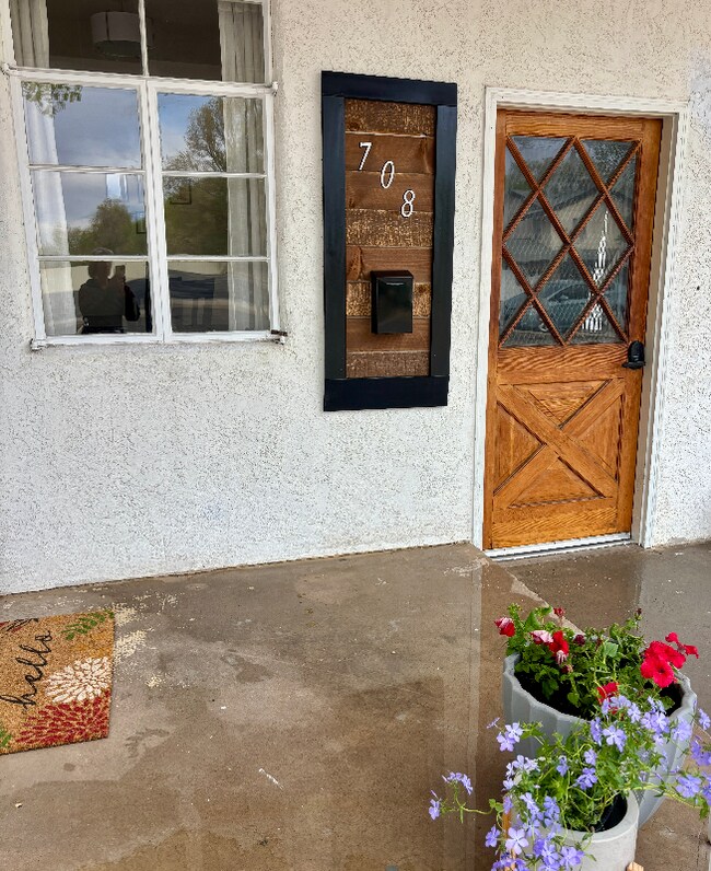 Foto del edificio - 708 N Monterey Ave