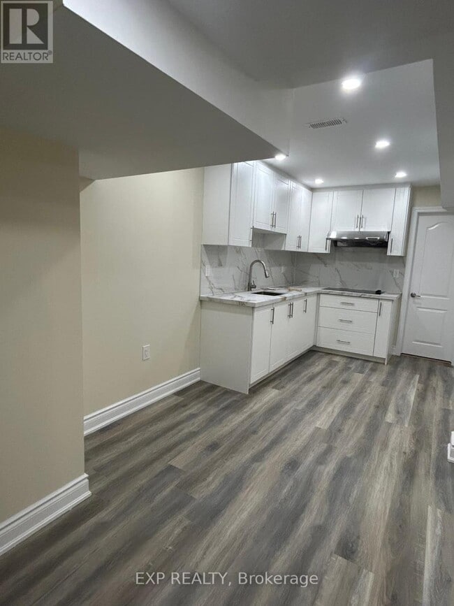 Building Photo - 10 Alicewood Grove