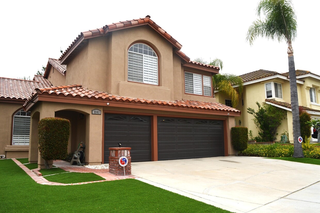 Primary Photo - 1141 Vista Lomas Ln