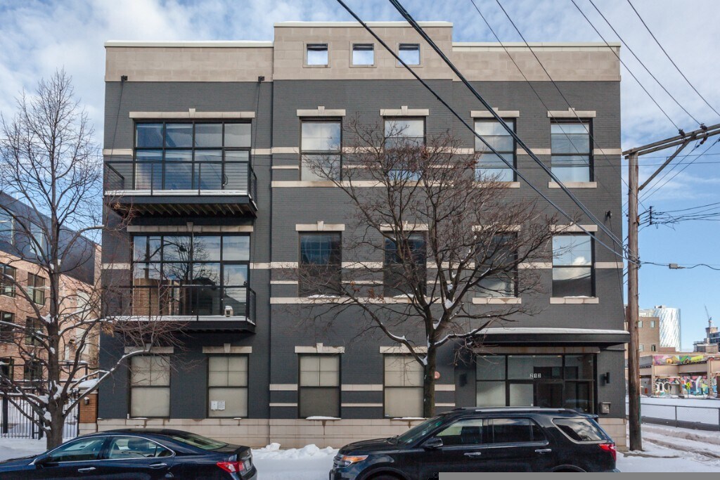 Primary Photo - 213 N Racine Ave