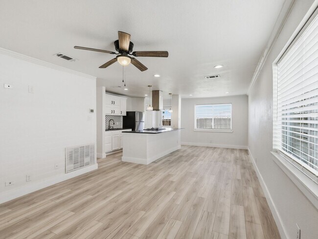 Foto del edificio - 1002 Mardi Gras Ln