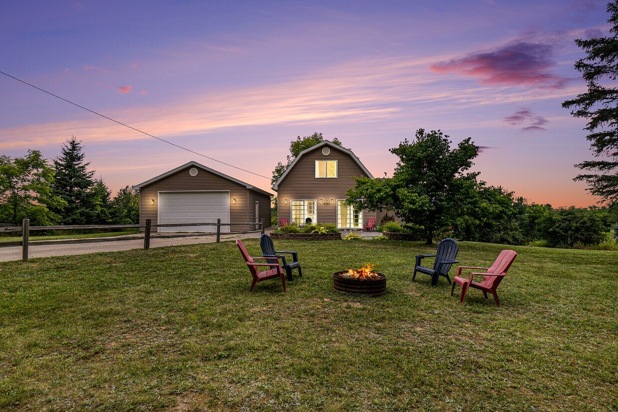 Foto principal - 8365 Crisp Rd