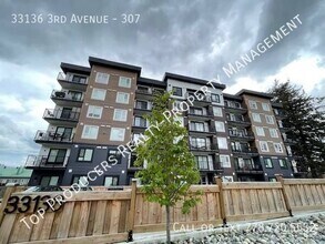 Building Photo - 33136 3 Ave