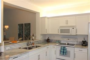 Building Photo - 1340 Charleston Square Dr