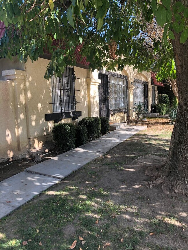 Building Photo - 3600 Sampson Ct