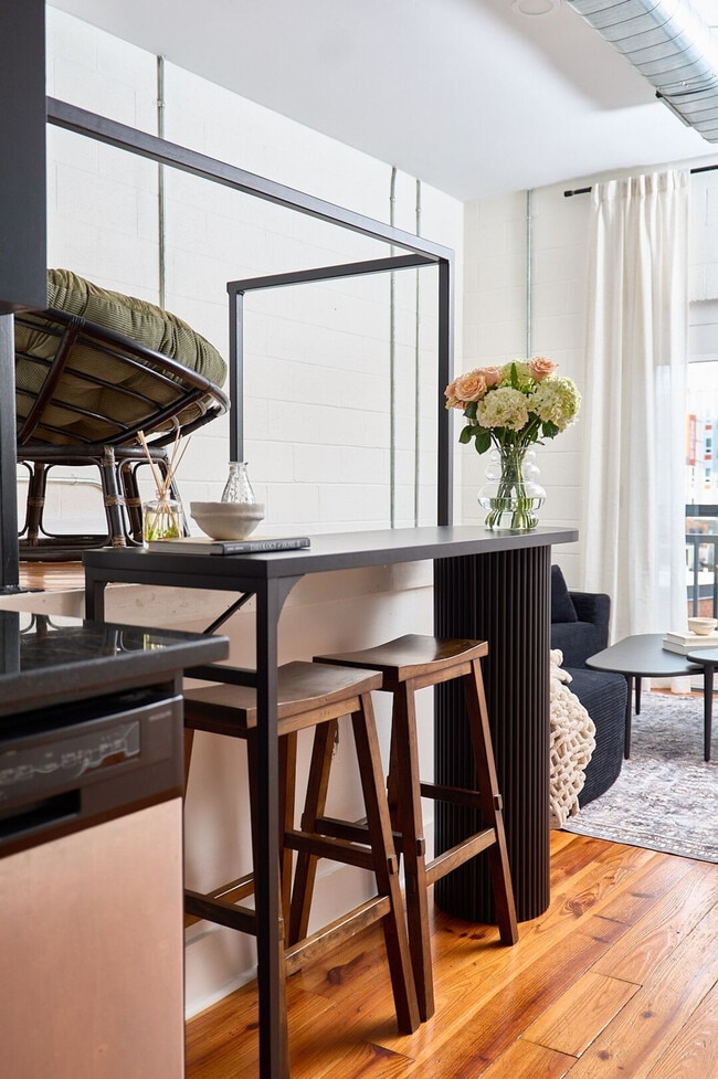 Building Photo - 403 E 33rd St