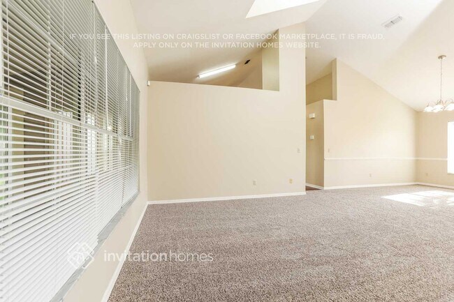 Foto del edificio - 640 Errol Pkwy