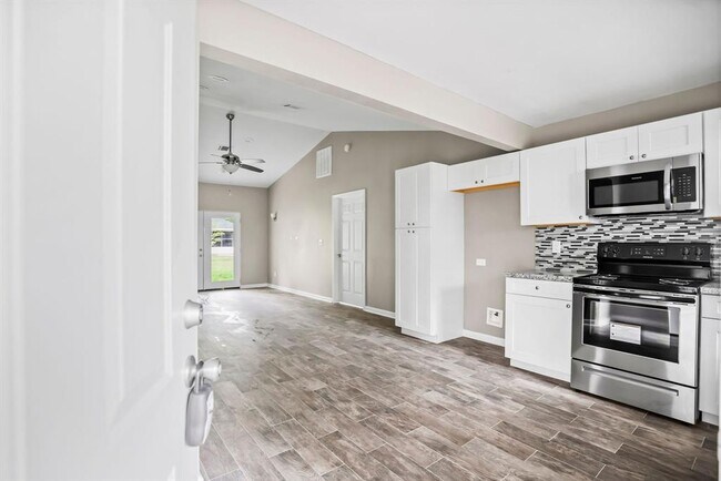 Building Photo - 3408 Balboa Cir