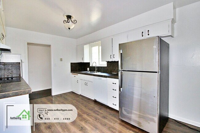 Building Photo - 6482 Leonard Dr
