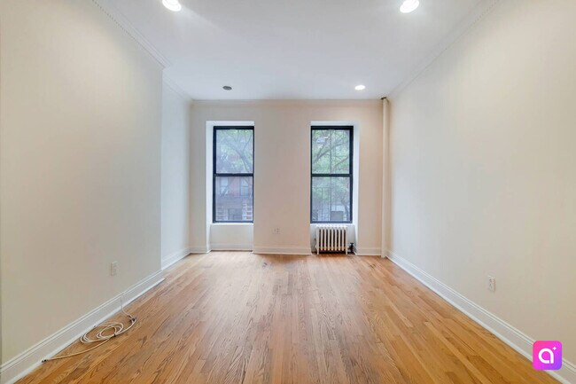 Building Photo - 211 W 80th St