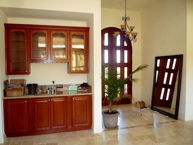 Building Photo - Vista Home for Rent! Large Air-Conditioned...