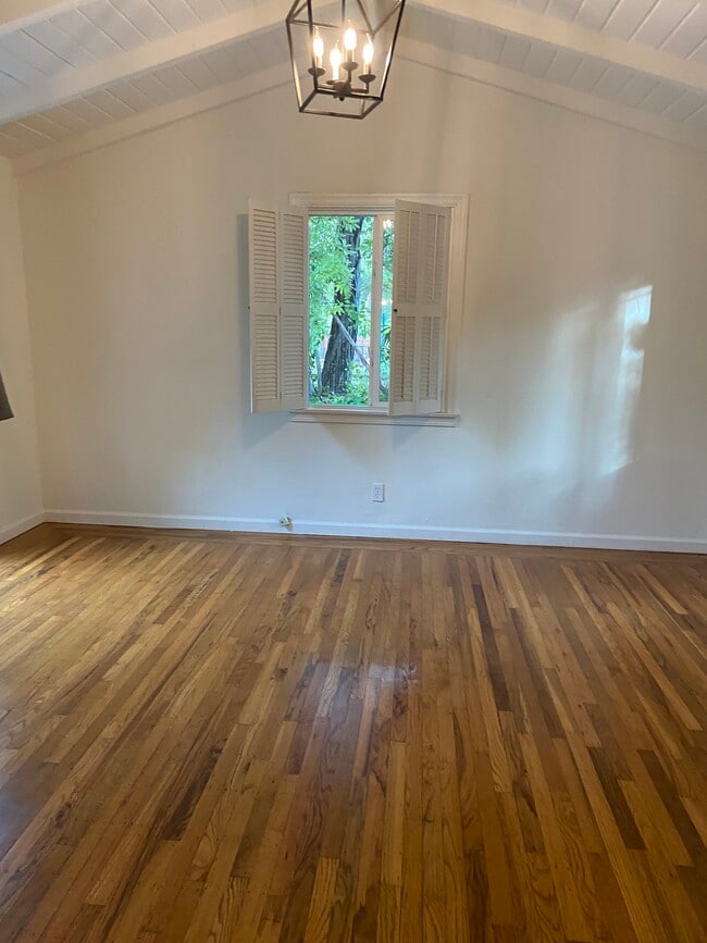 Foto del edificio - 16320 Ridgecrest Ave