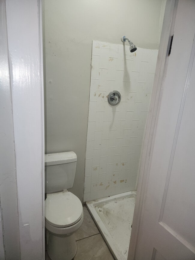 Building Photo - 613 3rd Ave SW